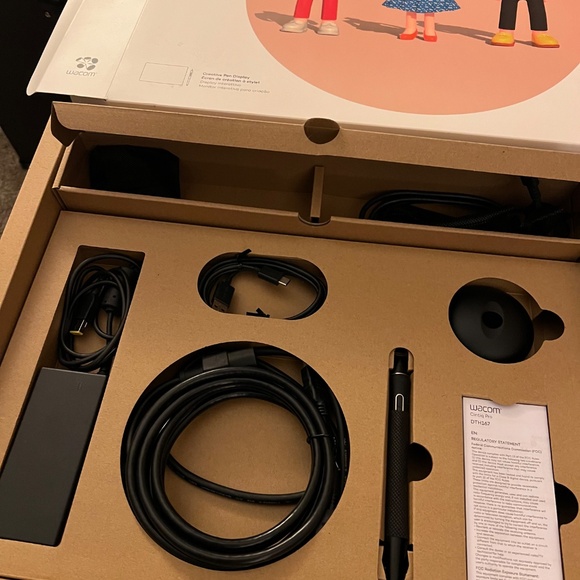 Wacom Cintiq Pro 16 4K Graphic Drawing Monitor with Pen - Picture 6 of 7